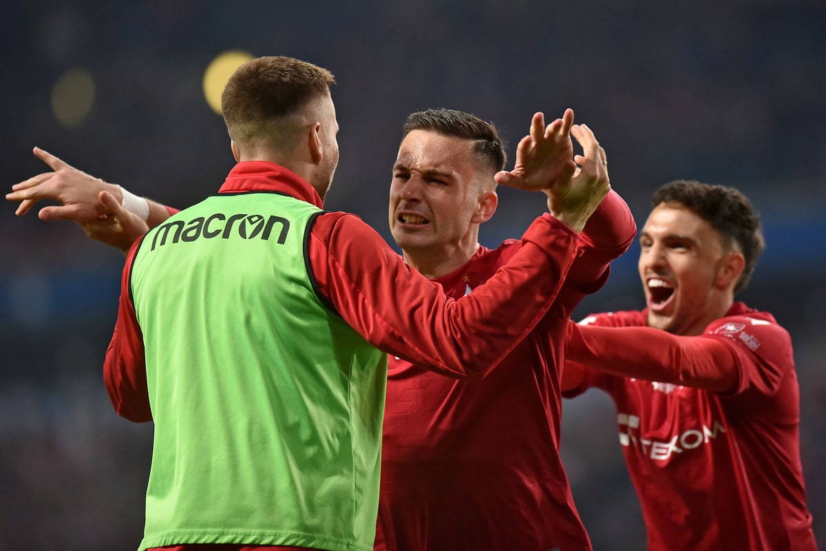 Angel Rodado (w środku)