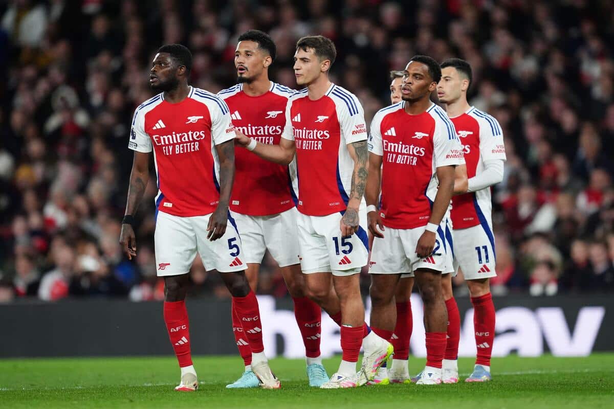 Jakub Kiwior (w środku)