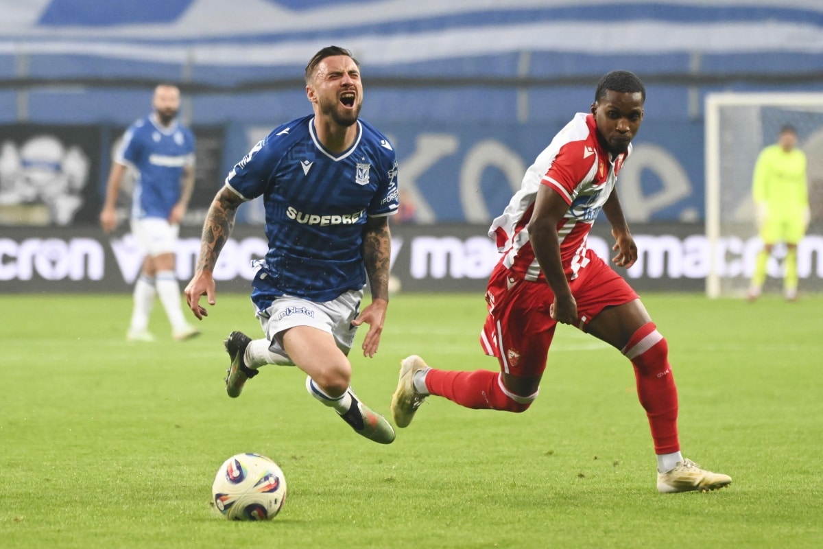 Filip Jagiełło i piłkarz Crveny