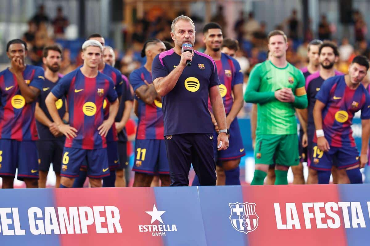 Hansi Flick (w środku)