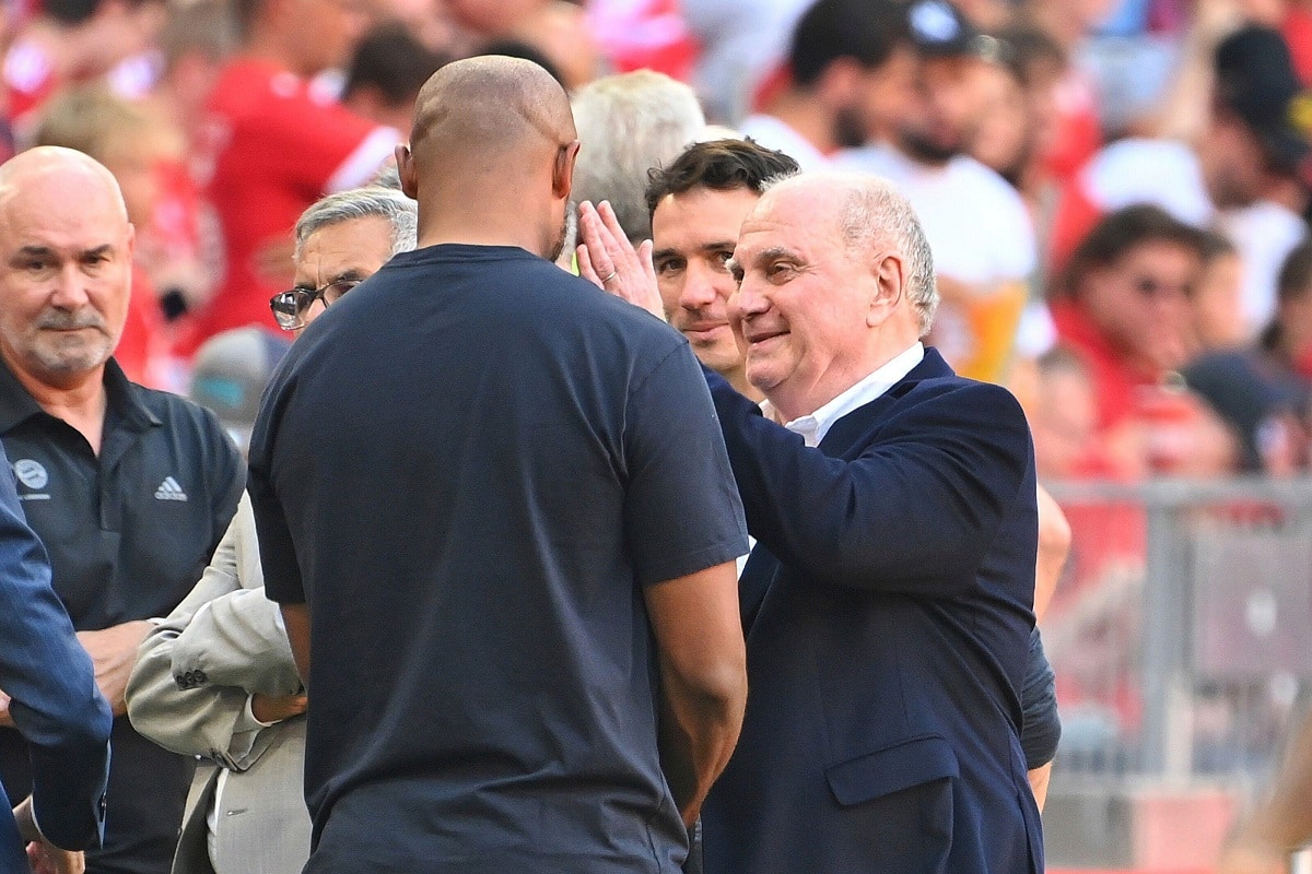 Uli Hoeness i Vincent Kompany (Bayern - Augsburg)