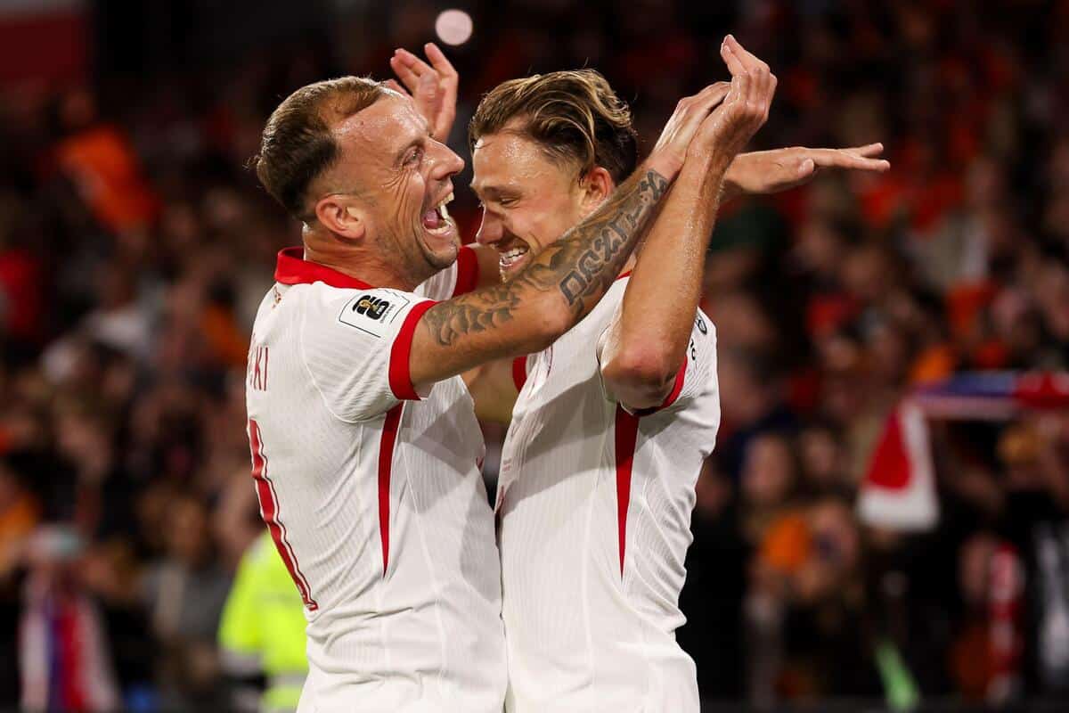 Kamil Grosicki i Matty Cash