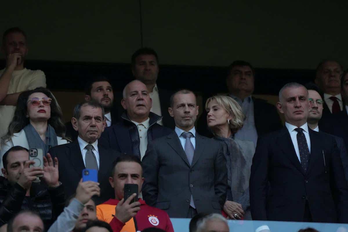 Ibrahim Haciosmanoglu (z prawej obok Aleksandra Ceferina)